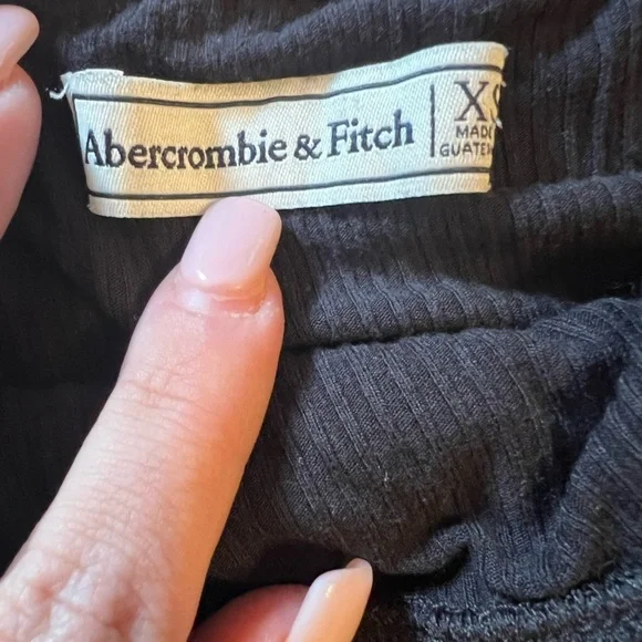 ABERCROMBIE & FITCH off the shoulder bodysuit 🤩 - Picture 2 of 3